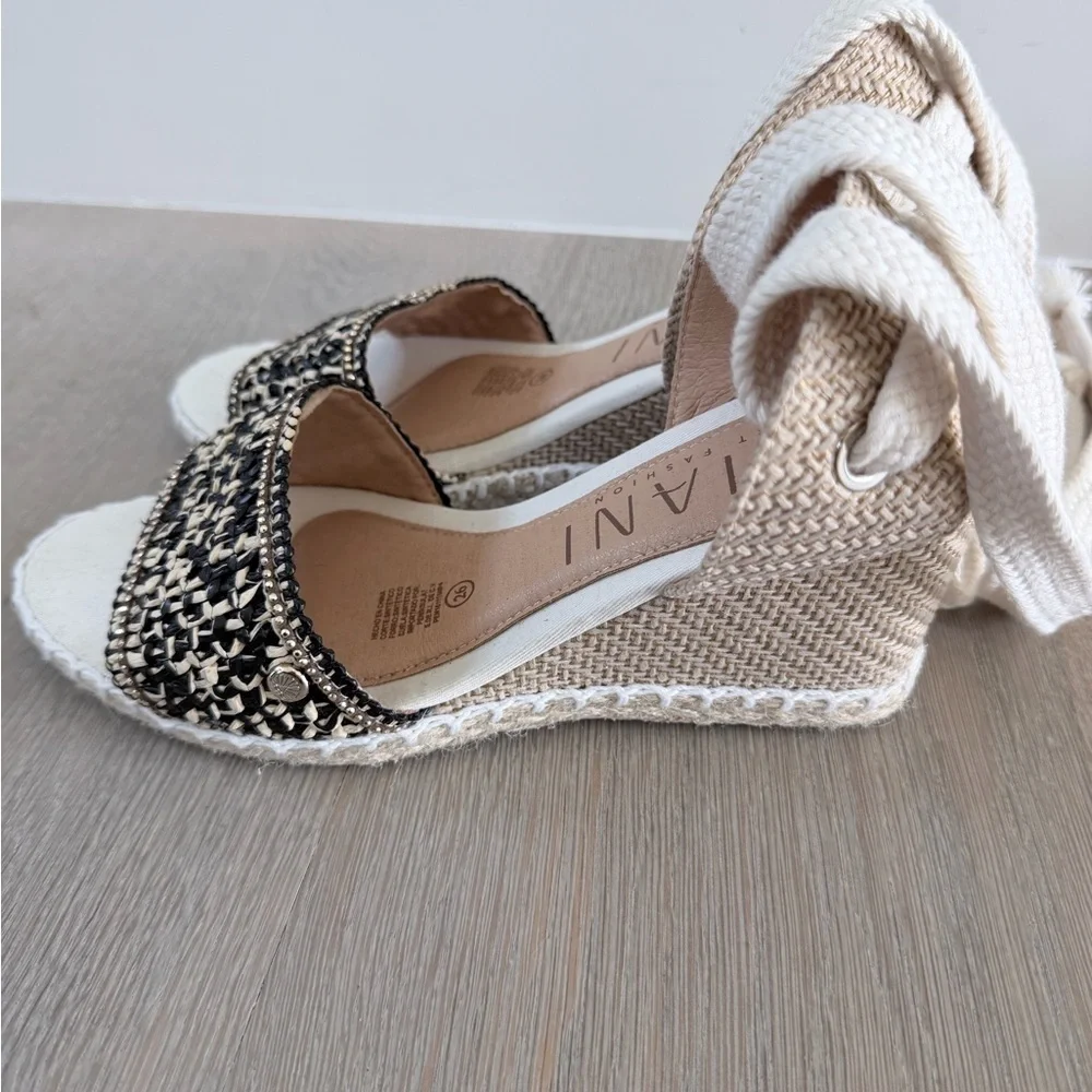 Like New Miani Black and Cream Espadrille Sandals size 8